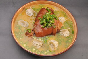 酸汤肘子饺子