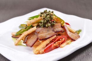 土豆条炒腊肉