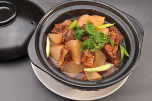 砂锅萝卜牛腩