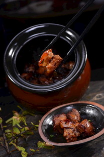 瓦罐红烧肉