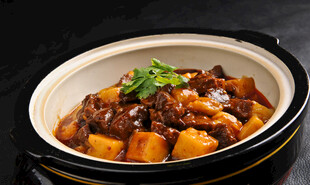 美味土豆烧牛肉砂锅
