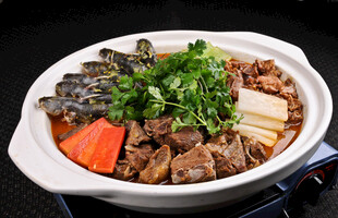 美味牛杂煲食材丰富诱人