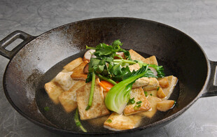 锅中美味炒豆腐