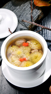 滋补鸡汤营养美味