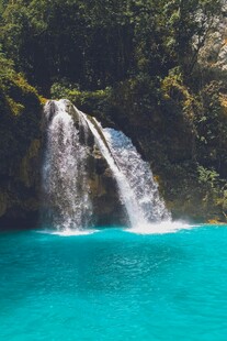 梦幻蓝池瀑布美景