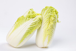 两颗鲜嫩小白菜