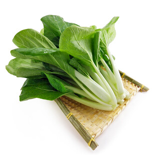 竹盘上鲜嫩的青菜