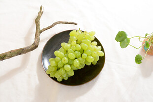 盘中青葡萄