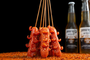 美味烤肉串配啤酒