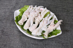 新鲜鸡爪摆盘
