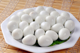 新鲜鹌鹑蛋