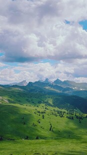 草原青山蓝天白云美景