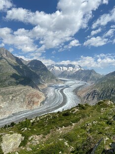 高山河谷壮丽自然景观