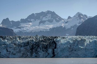 壮丽雪山与冰川景观