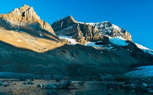 壮丽雪山景观