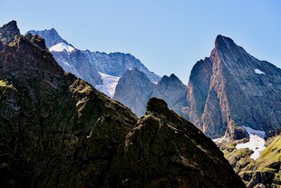 壮丽巍峨的高山景观