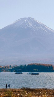 富士山下的湖景风光