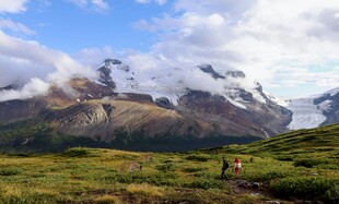 山间徒步美景