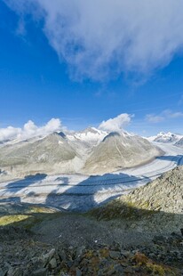 壮丽雪山蓝天美景