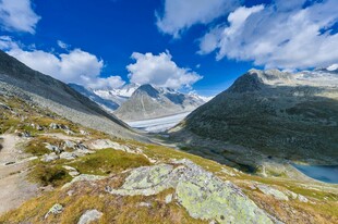 壮丽高山湖泊美景
