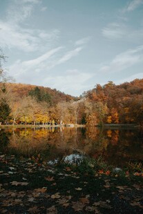 秋日湖畔美景