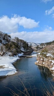 冬日河畔雪景
