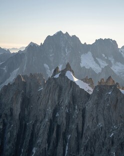 壮丽巍峨的高山景观