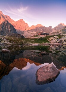 山间湖景