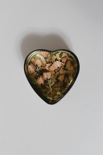 心形金属盒花纹精美