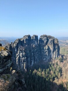 壮丽嶙峋的岩石山峰景观