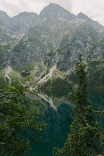 高山碧湖美景