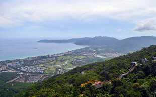 俯瞰山海相依的美丽景致