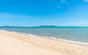 美丽海滨沙滩风景