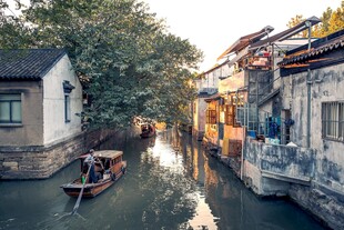江南水乡小船悠悠美景