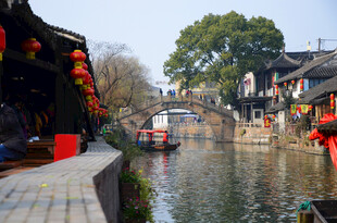 江南水乡古巷静谧美景