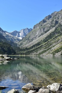 高山湖泊美景