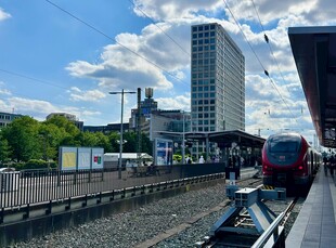 火车站外景及周边建筑