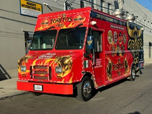 红色酷炫美食餐车