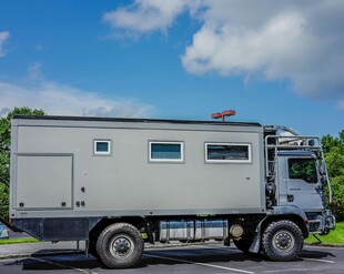 越野旅居卡车外观展示