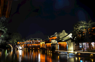 江南水乡夜景古色古香