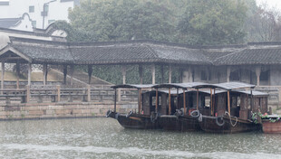 江南水乡游船景致