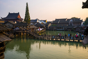 水乡古镇黄昏美景