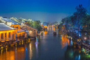 江南水乡夜景古色古香