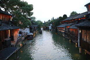 江南水乡夜景古色古香