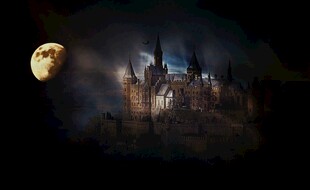 月夜下的神秘古堡