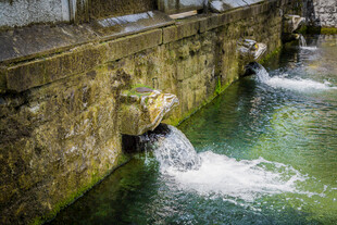 石砌喷泉流水景观