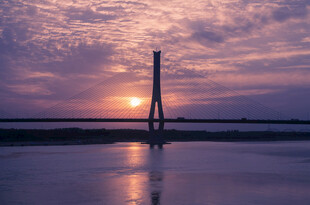 夕阳下的大桥美景