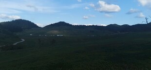 山峦蓝天美景