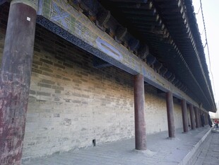 古老长廊建筑外观