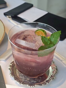 紫色薄荷鸡尾酒